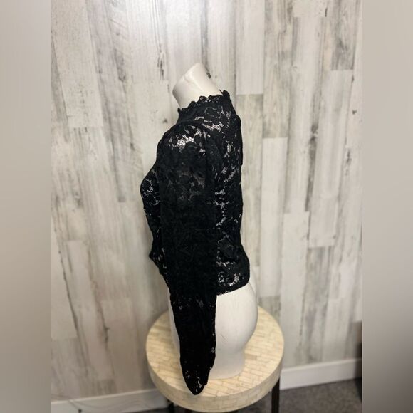 Black laced Top - Picture 3 of 6